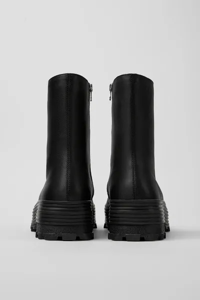 Tracktori Black Boots for Unisex - Autumn / Winter collection - Image 2